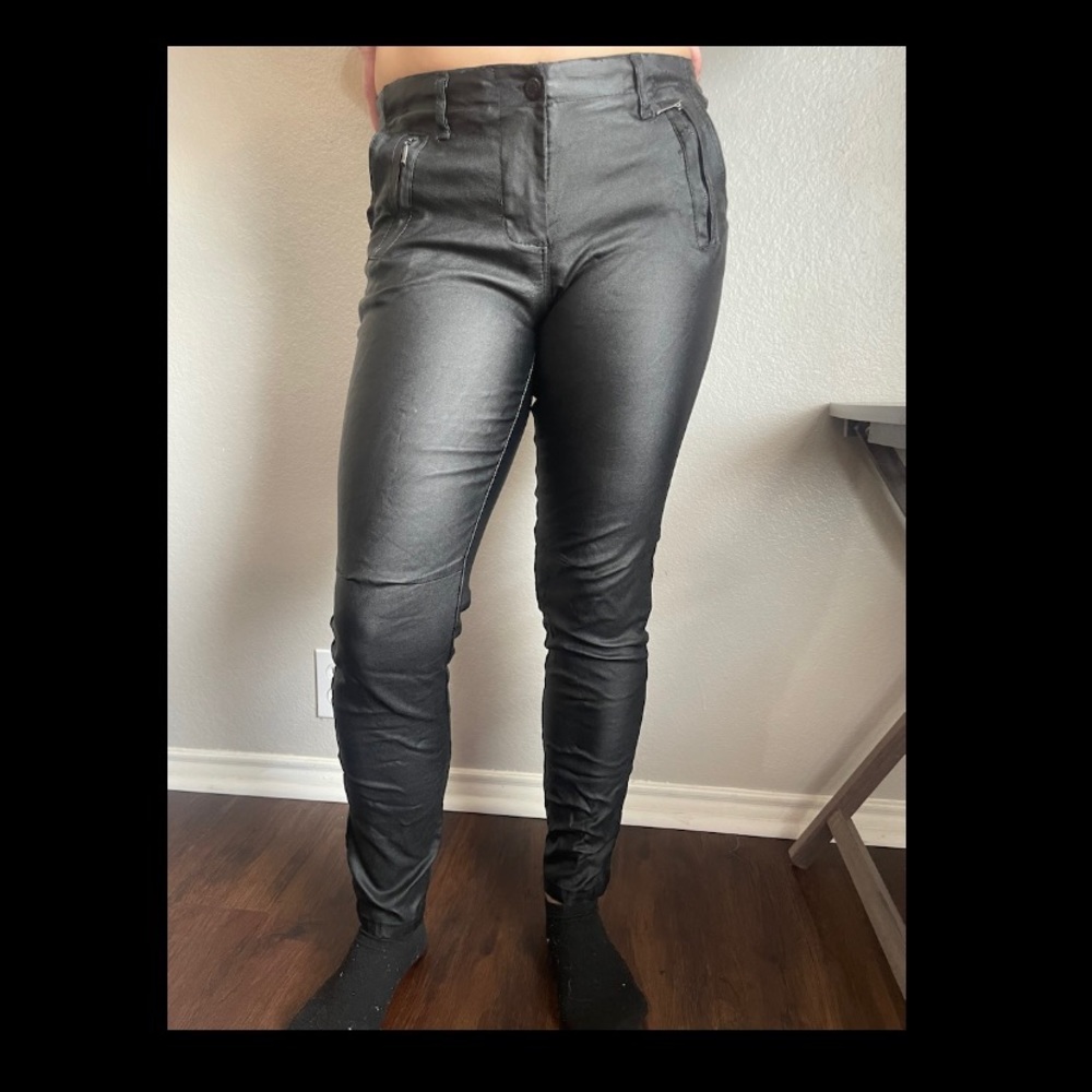 76% Rayon 16% polyester